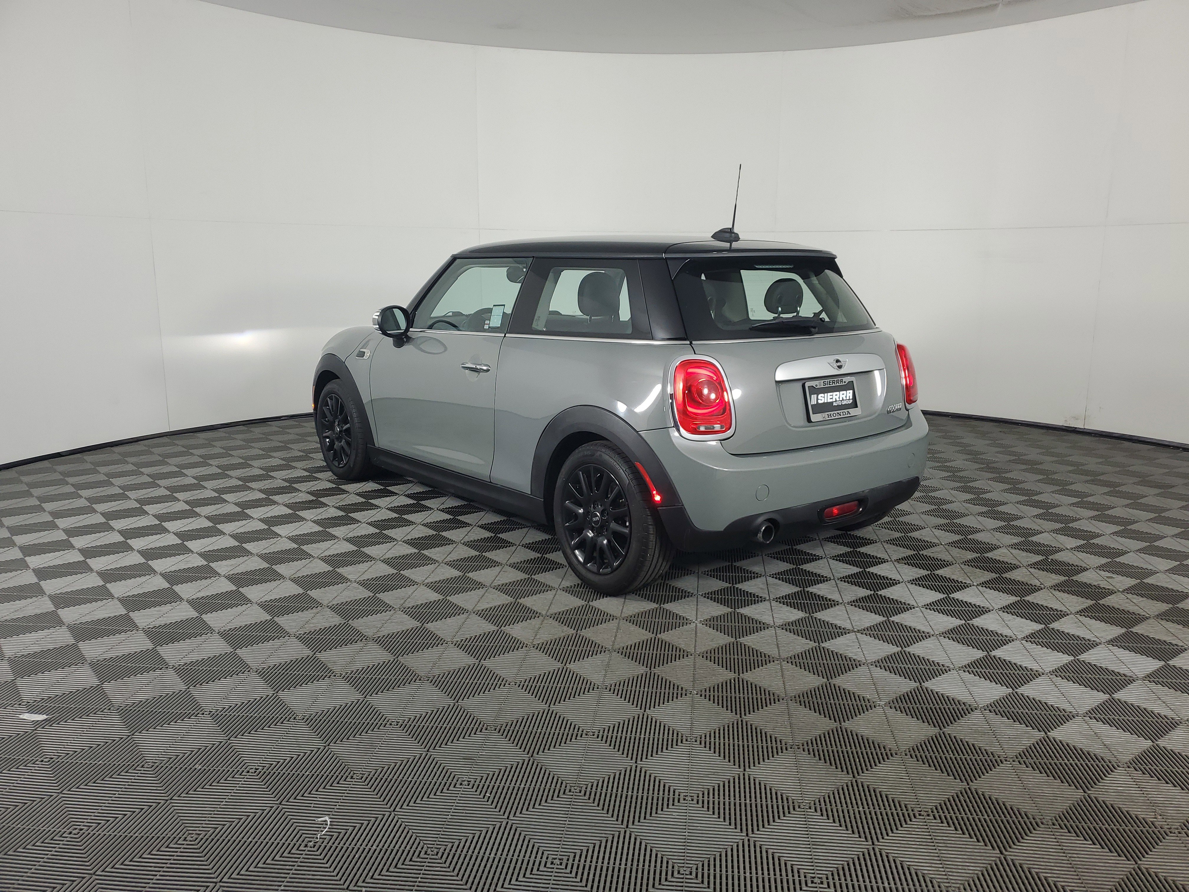 Used 2015 MINI Cooper 2-Door Hardtop image 6