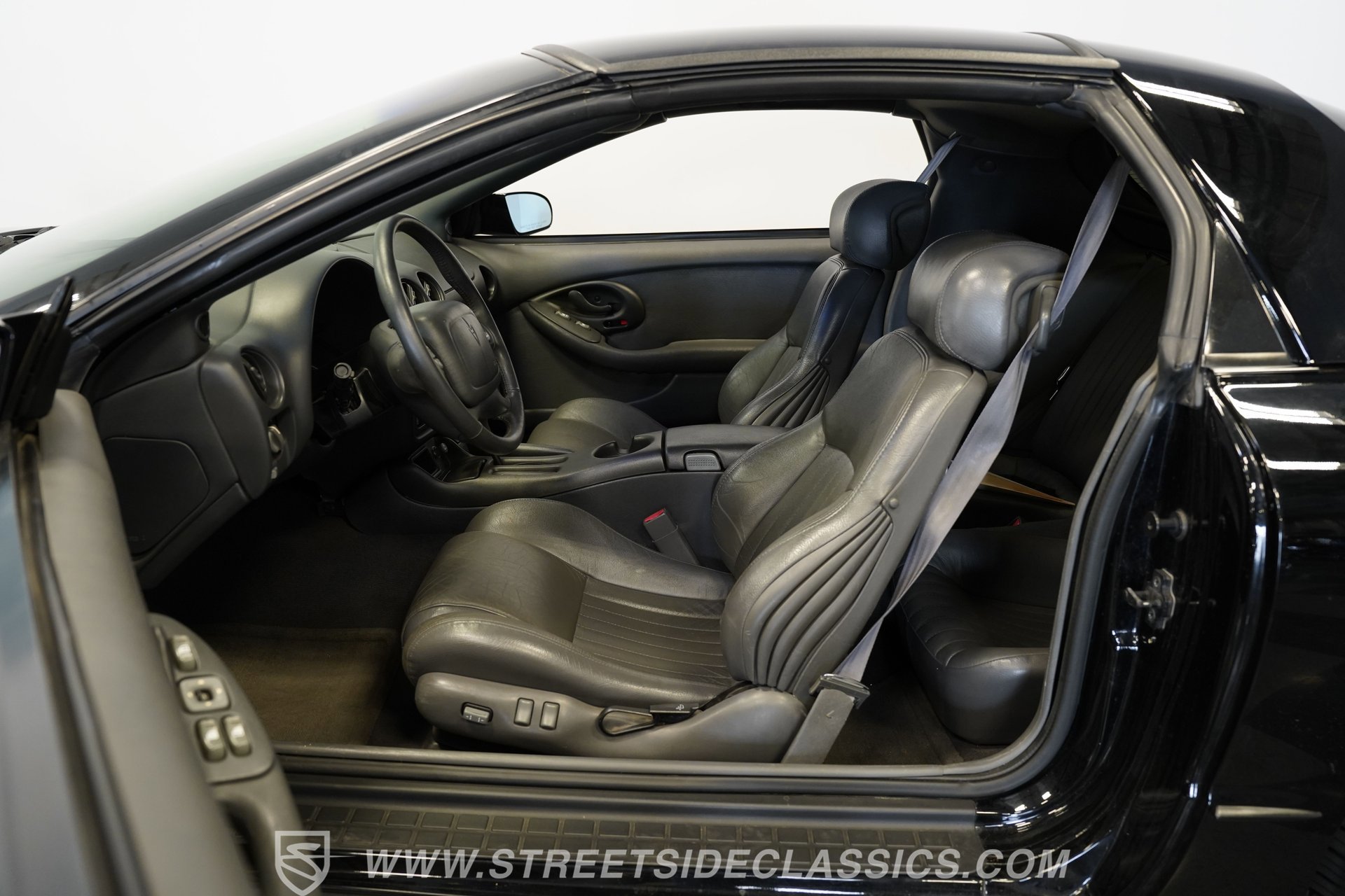 Used 1998 Pontiac Firebird Formula w/ Security Pkg RWD image 3