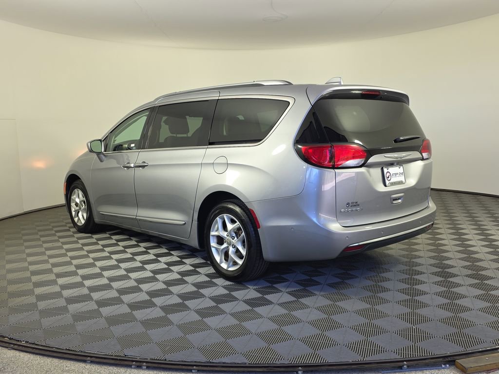 Used 2017 Chrysler Pacifica Touring-L Plus w/ Advanced Safetytec Group image 5