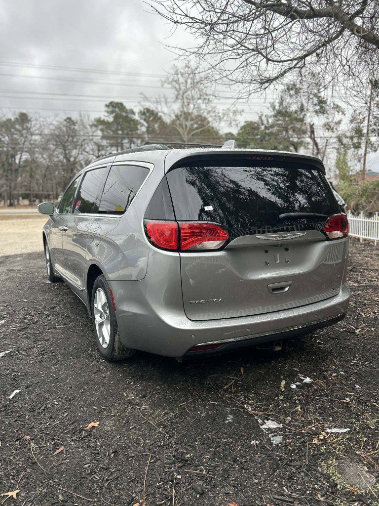 Used 2017 Chrysler Pacifica Touring-L w/ Tire & Wheel Group image 4