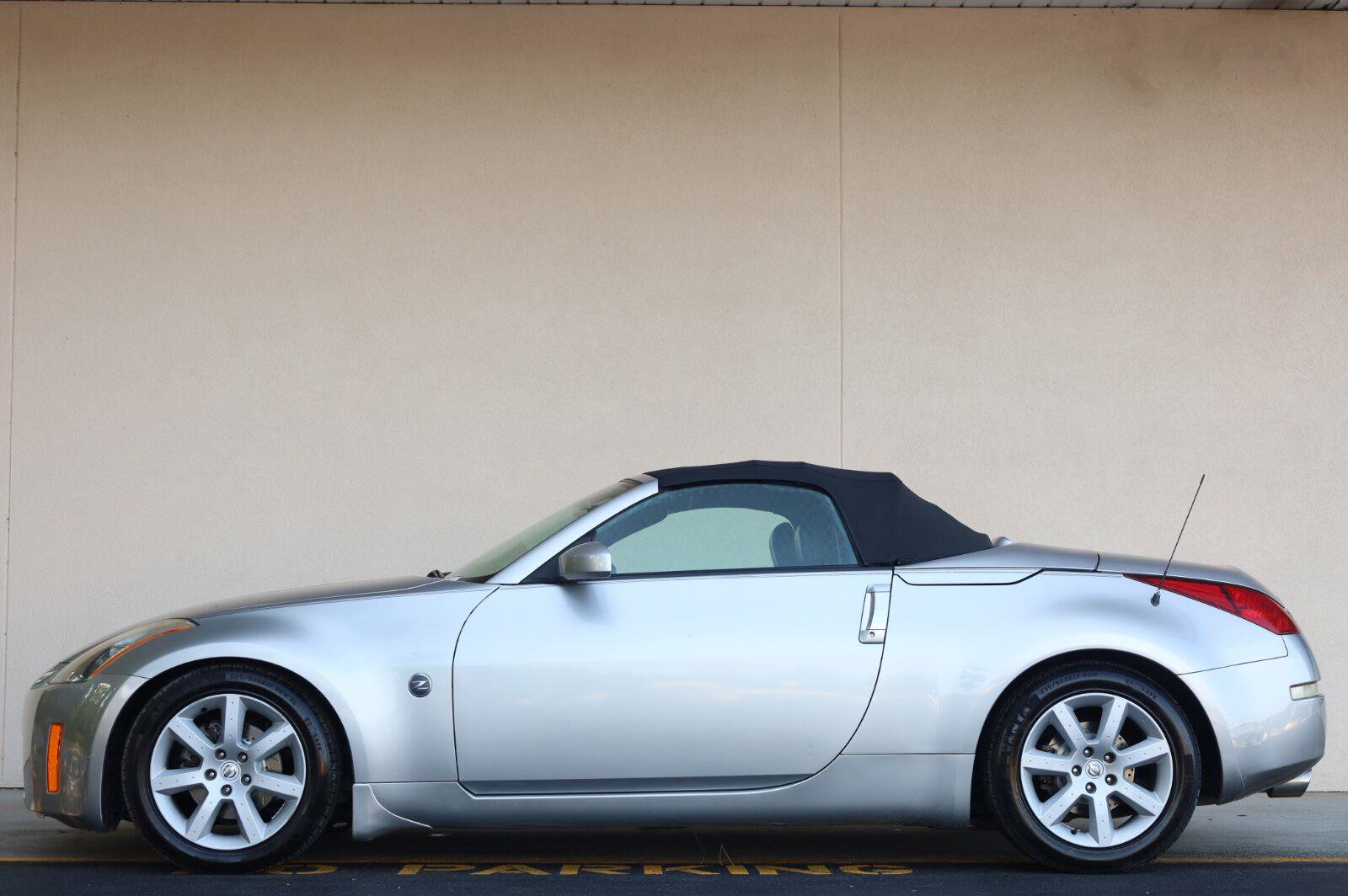 Used 2004 Nissan 350Z Touring RWD image 2