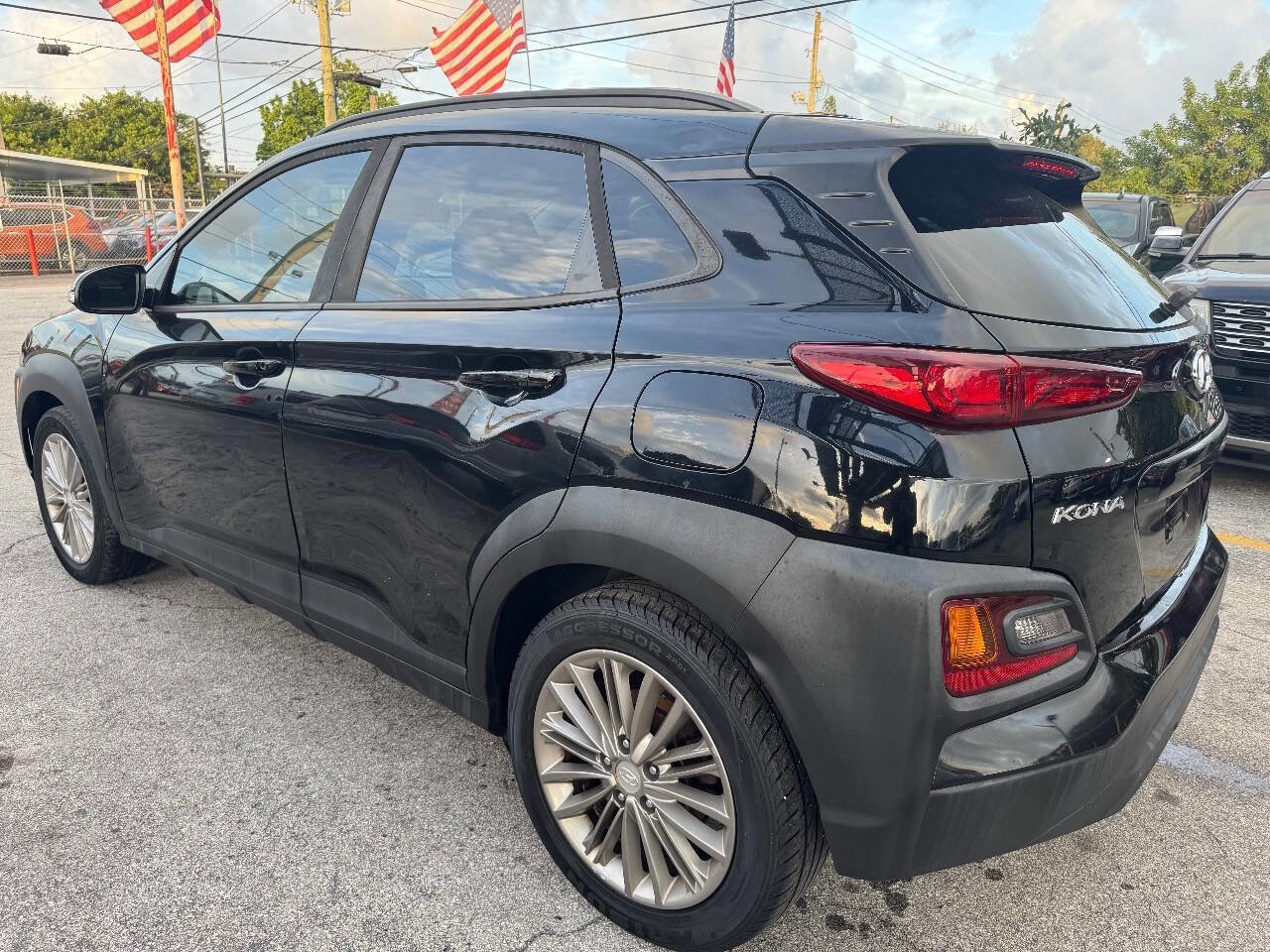 Used 2018 Hyundai Kona SEL w/ SEL Tech Package 02 FWD image 3