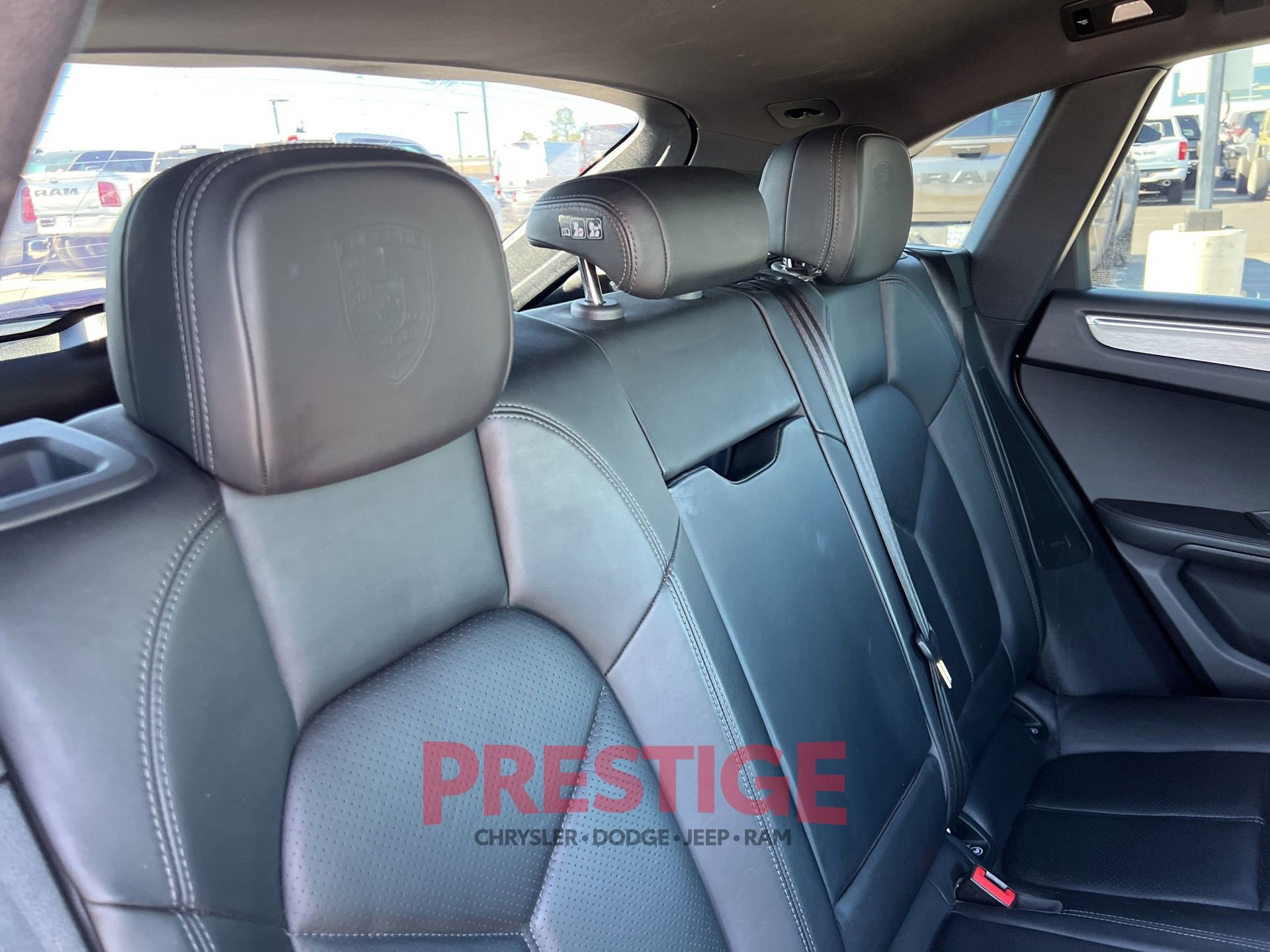 Used 2021 Porsche Macan w/ Premium Package Plus AWD/4WD image 20
