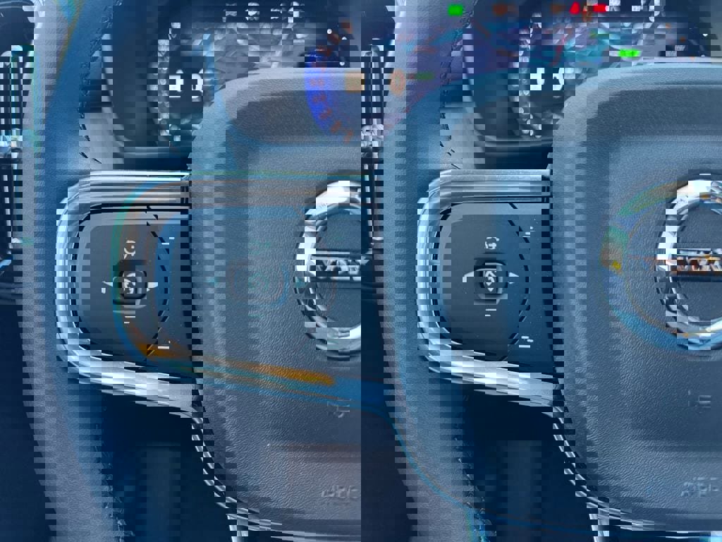 New 2026 Volvo EX40 Plus w/ Climate Package image 15