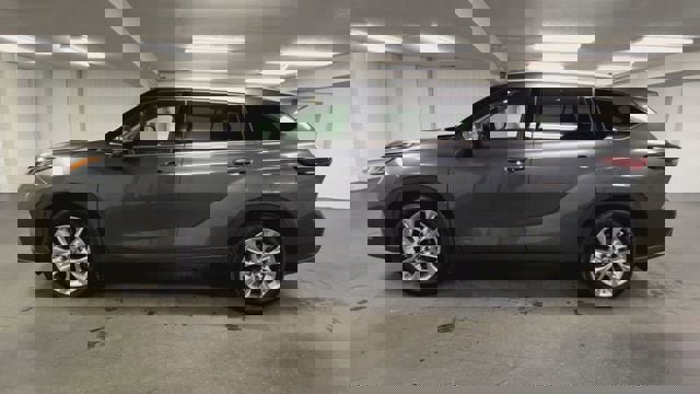 Used 2024 Toyota Highlander Limited image 5