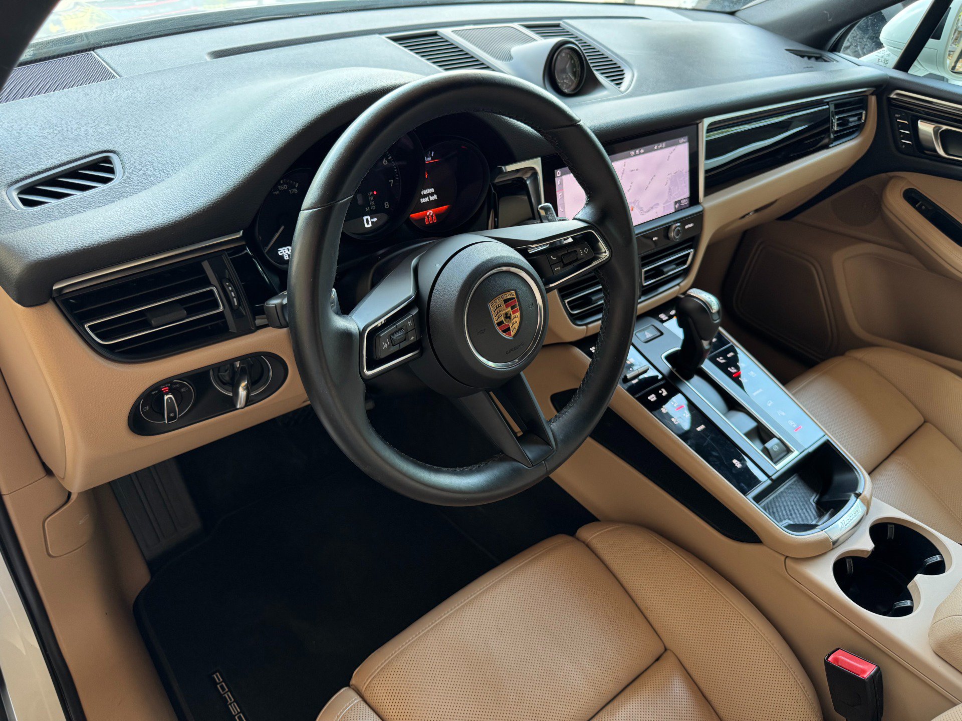 Used 2024 Porsche Macan AWD/4WD image 12