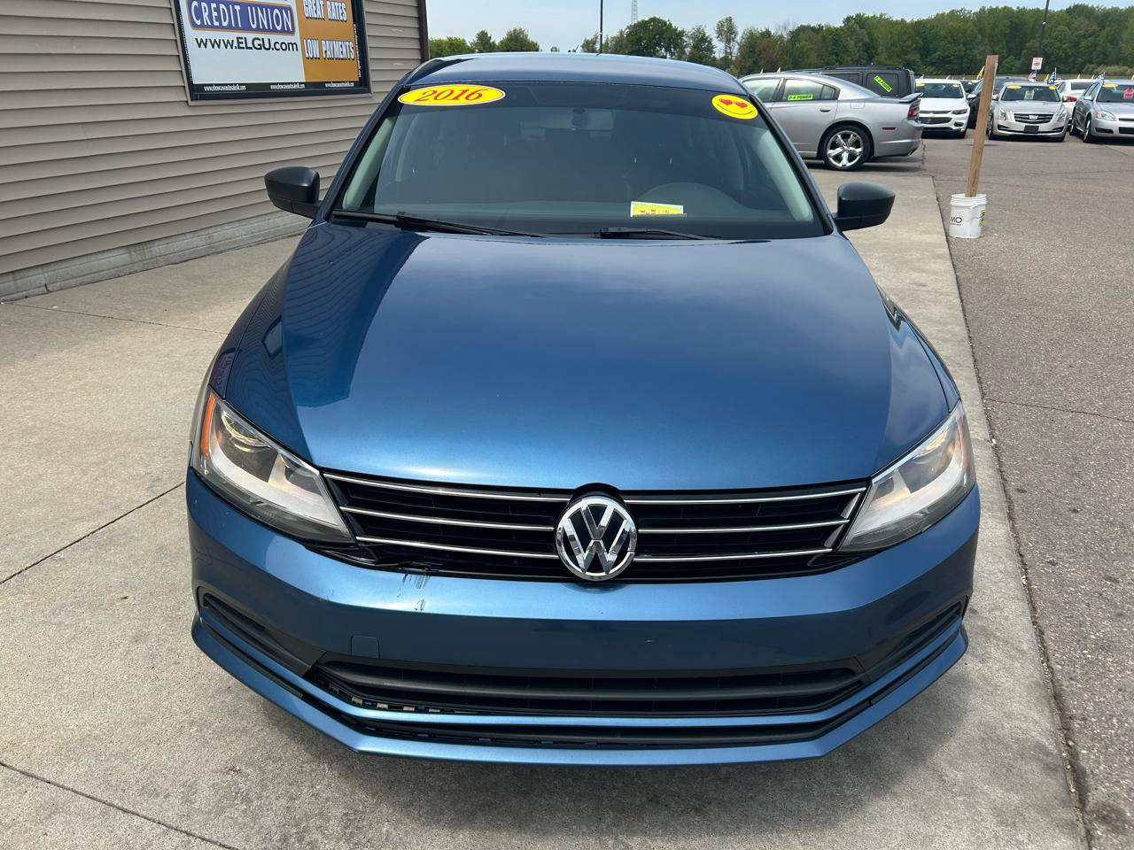 Used 2016 Volkswagen Jetta SE FWD image 2