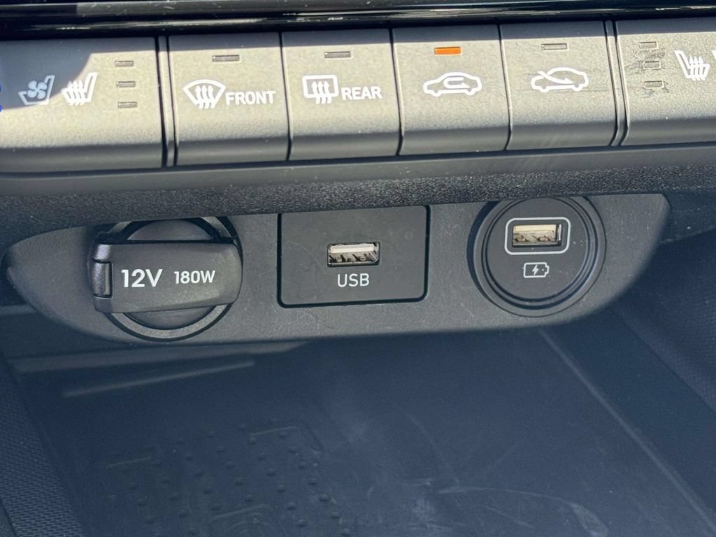 Certified 2023 Hyundai Elantra Limited FWD image 30