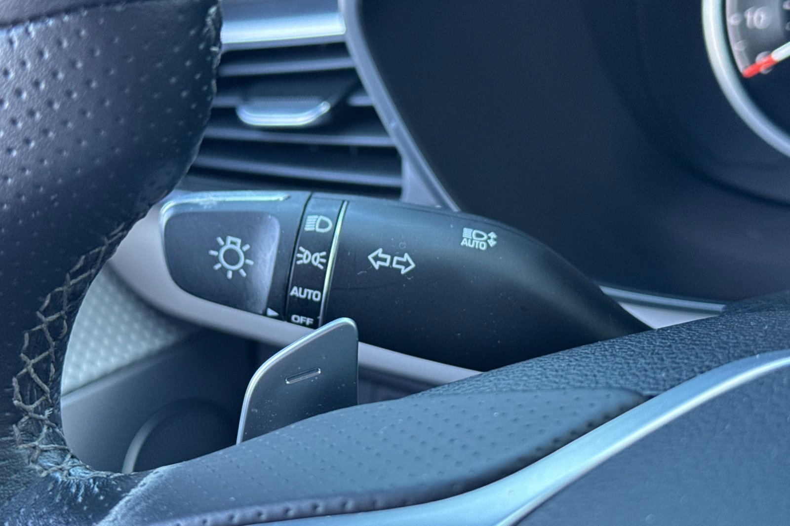 Used 2022 Genesis G70 3.3T image 34