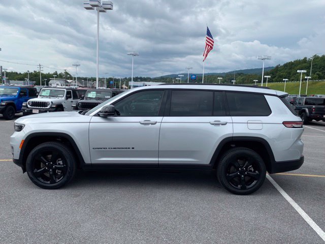 Used 2025 Jeep Grand Cherokee L Limited w/ Luxury Tech Group II AWD/4WD image 2