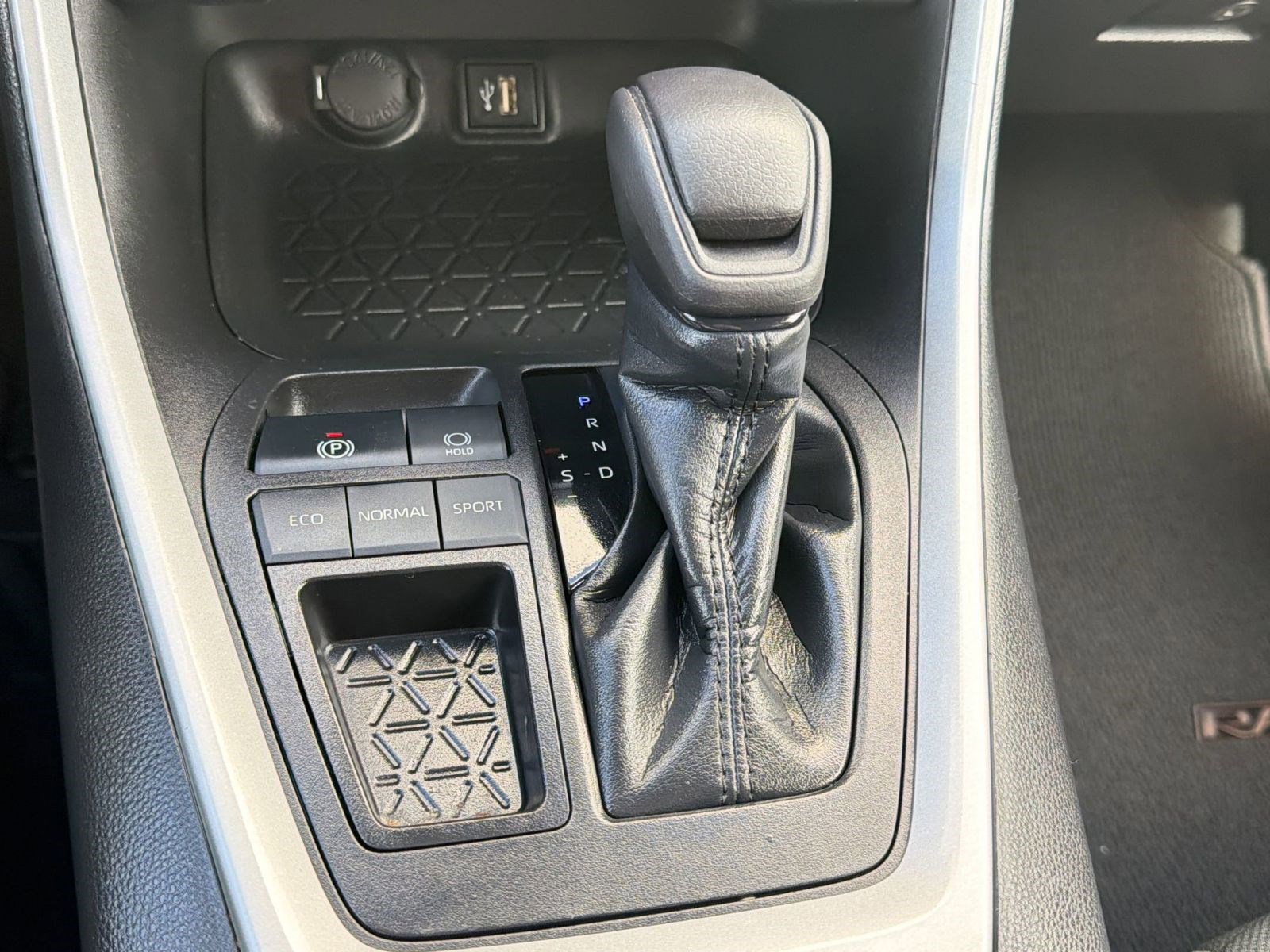 Used 2023 Toyota RAV4 XLE w/ Convenience Package FWD image 17