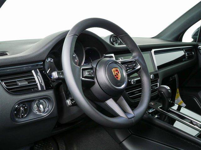 Certified 2026 Porsche Macan AWD/4WD image 4
