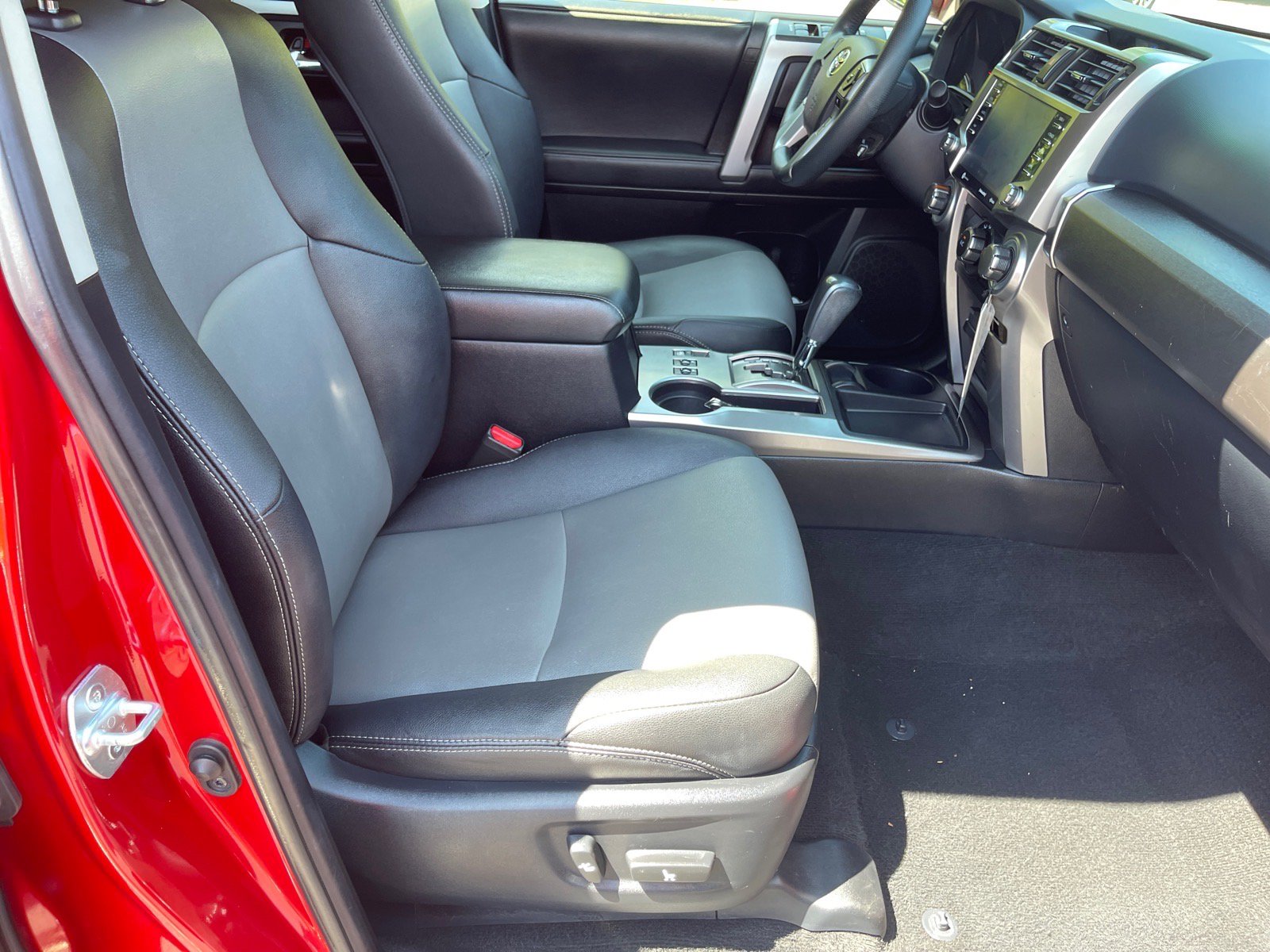 Used 2020 Toyota 4Runner SR5 Premium RWD image 19