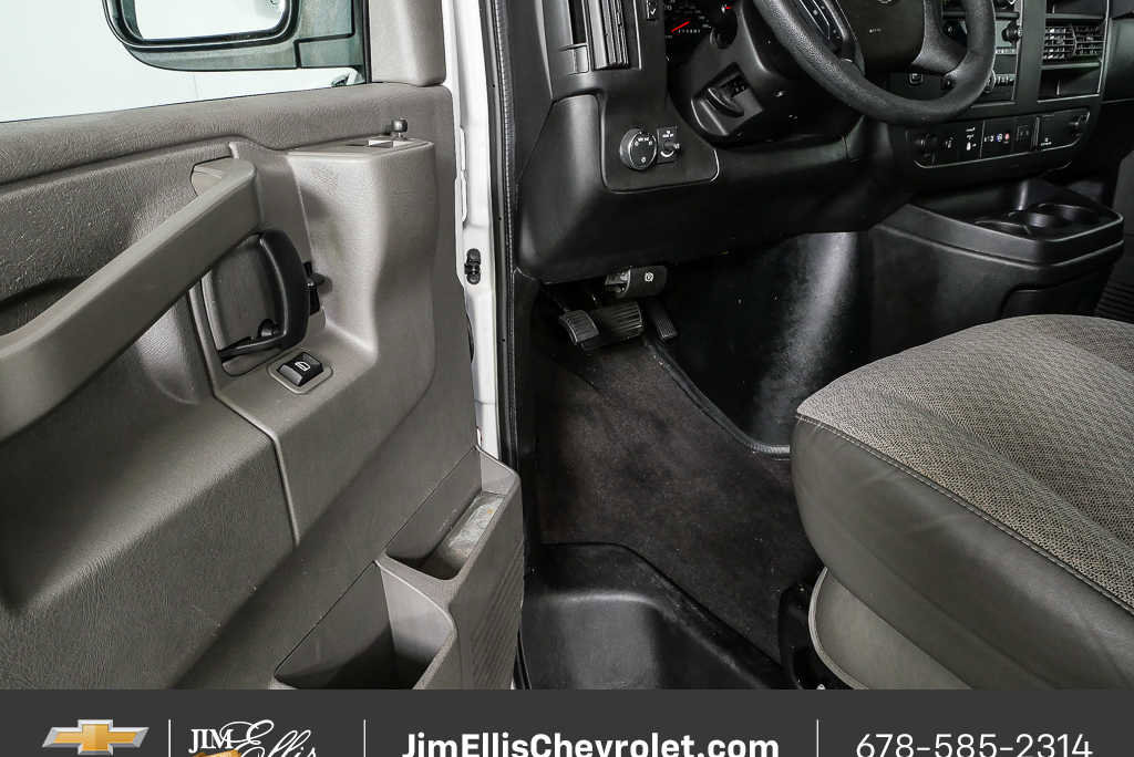 Used 2020 Chevrolet Express 3500 LT w/ LT Preferred Equipment Group RWD image 7