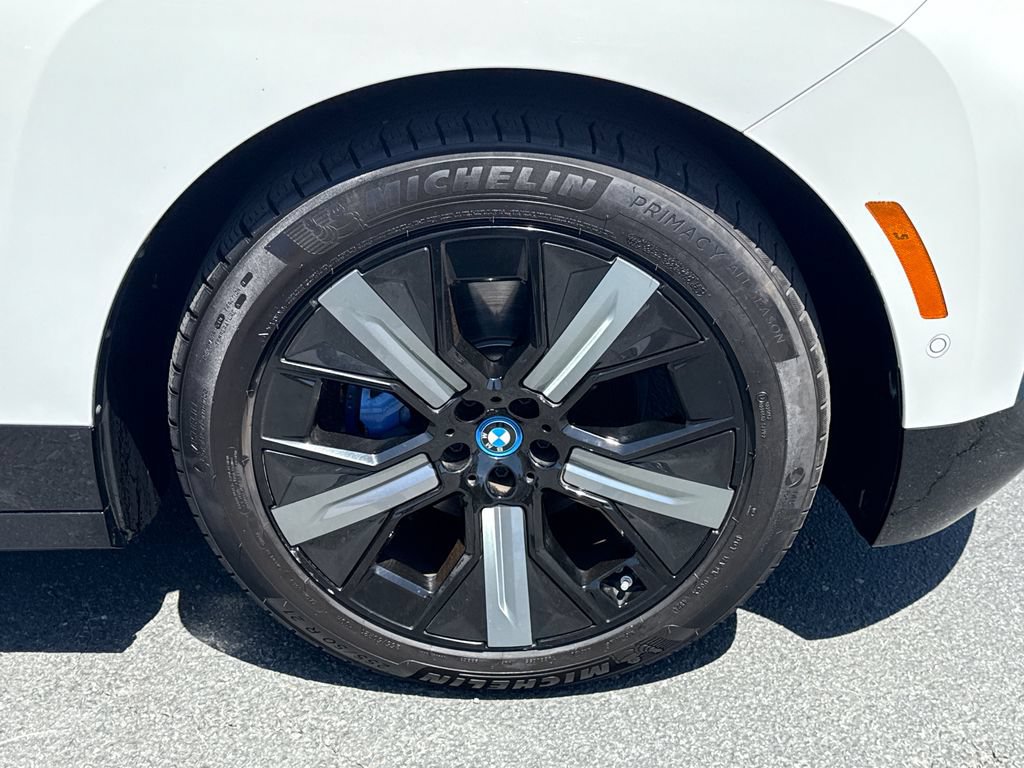 Certified 2023 BMW iX xDrive50 w/ Premium Package AWD/4WD image 7