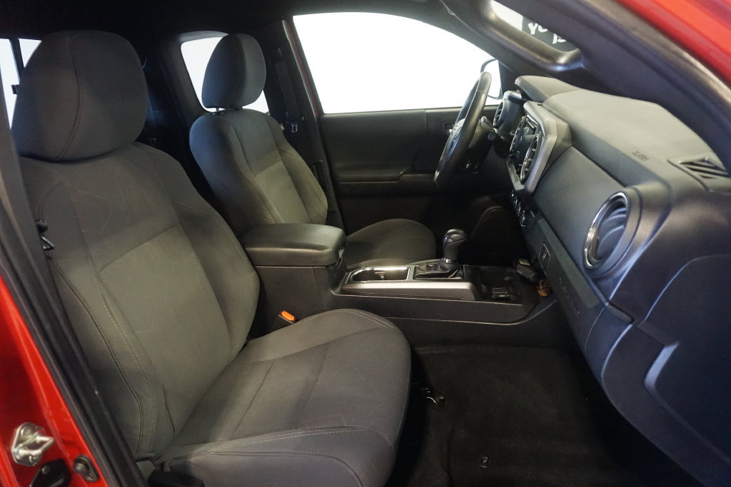 Used 2019 Toyota Tacoma TRD Sport AWD/4WD image 20