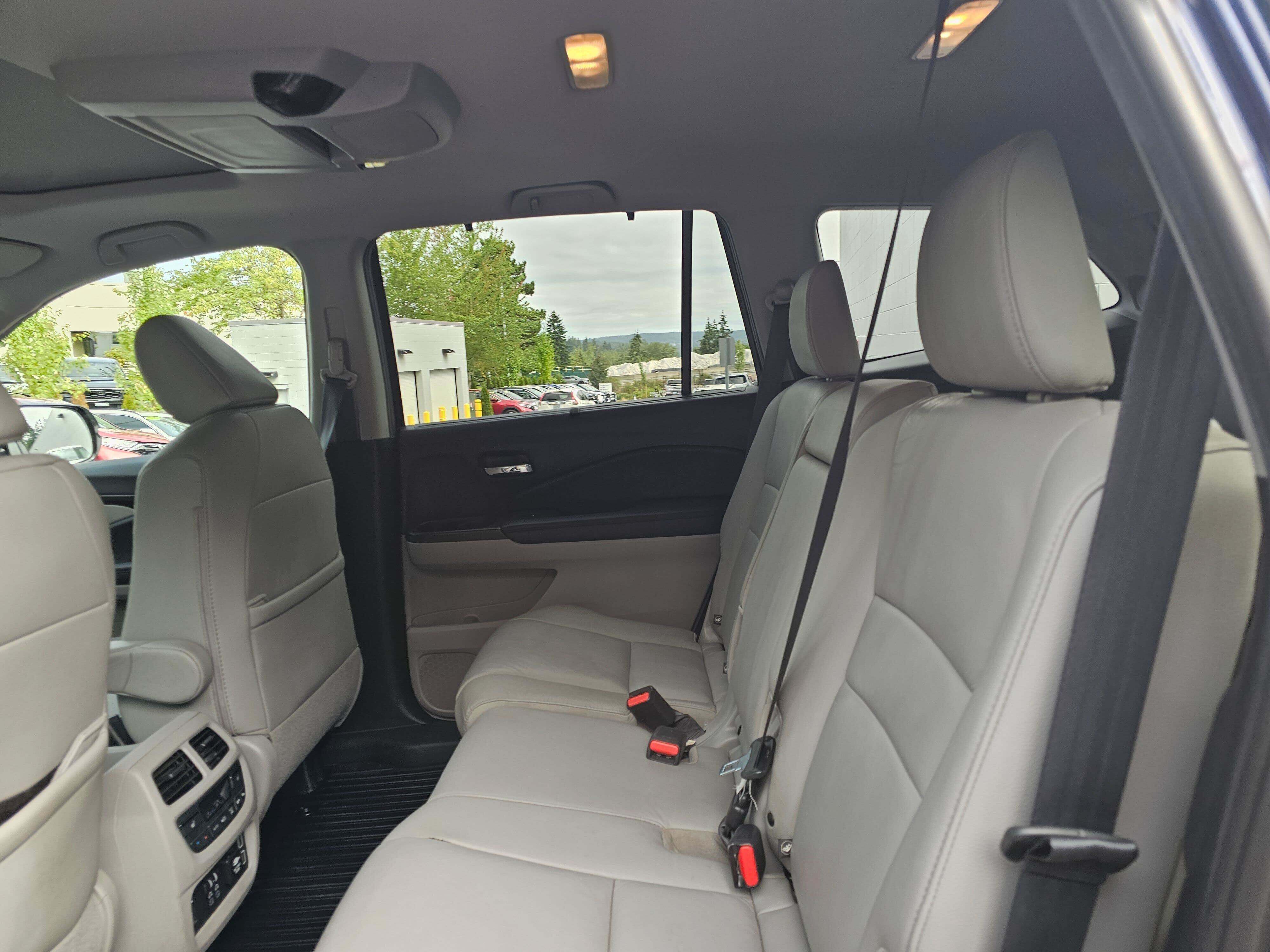Used 2020 Honda Pilot Touring image 19