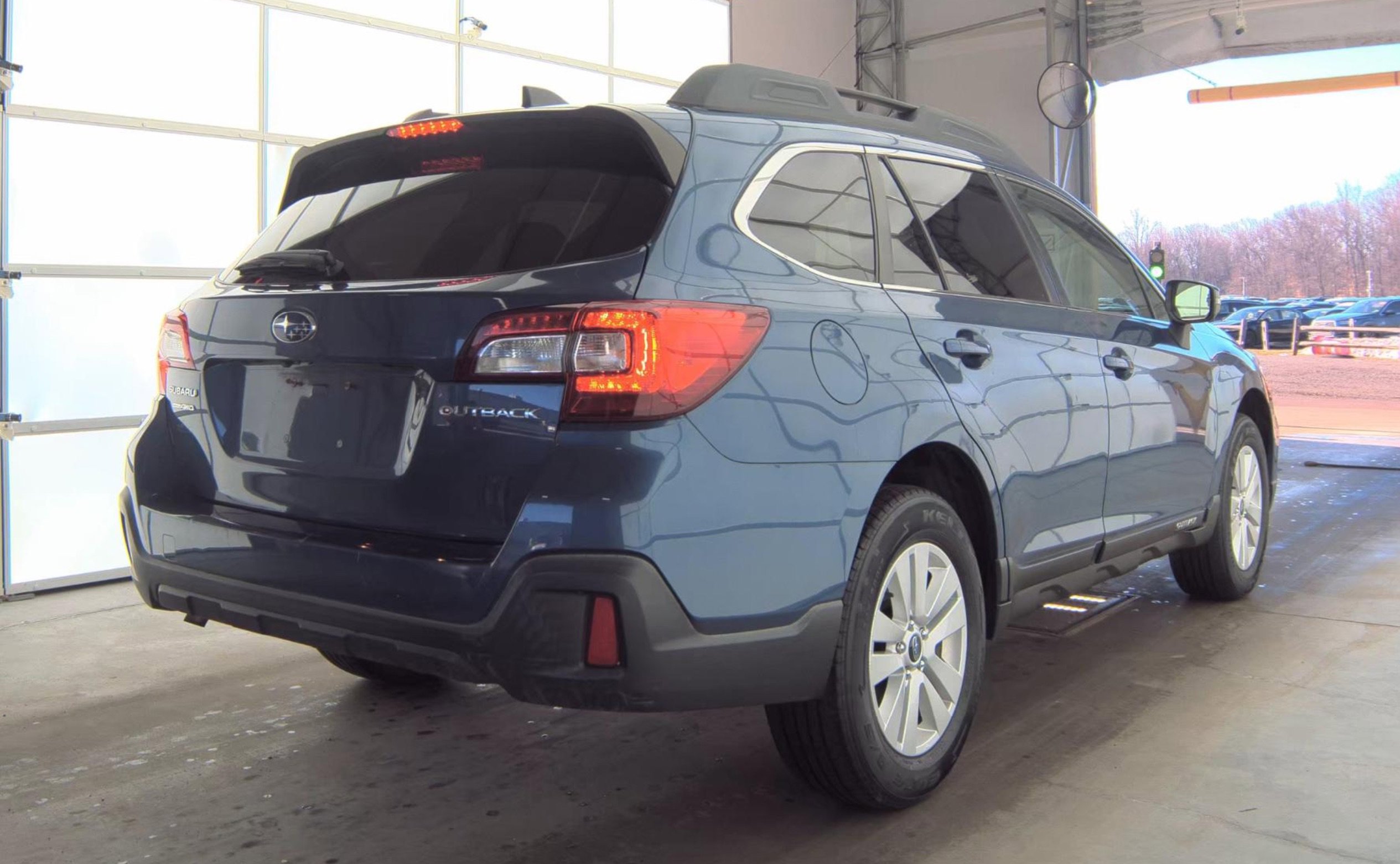 Used 2019 Subaru Outback 2.5i Premium image 3