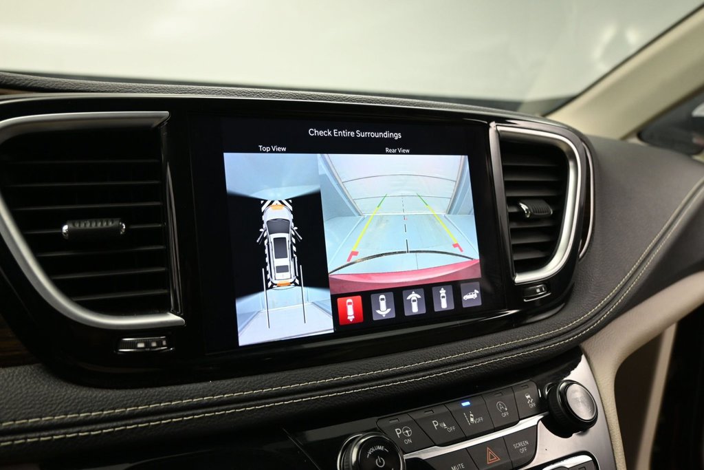 Used 2021 Chrysler Pacifica Limited w/ Premium & Safety Sphere Group AWD/4WD image 18