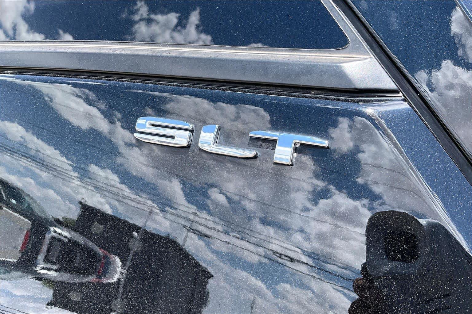 Used 2022 GMC Terrain SLT w/ Infotainment Package II FWD image 30