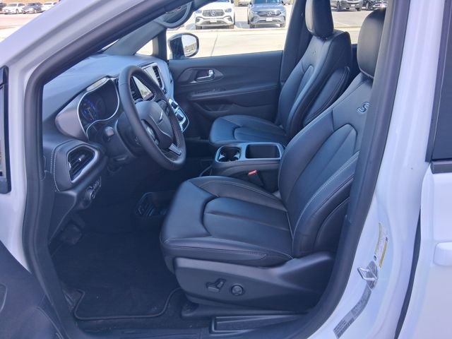 New 2026 Chrysler Pacifica Select w/ S Appearance Package image 18