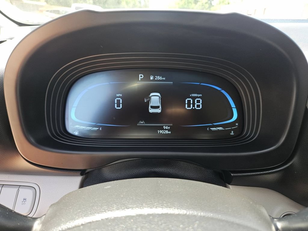 Used 2025 Hyundai Venue SEL FWD image 19