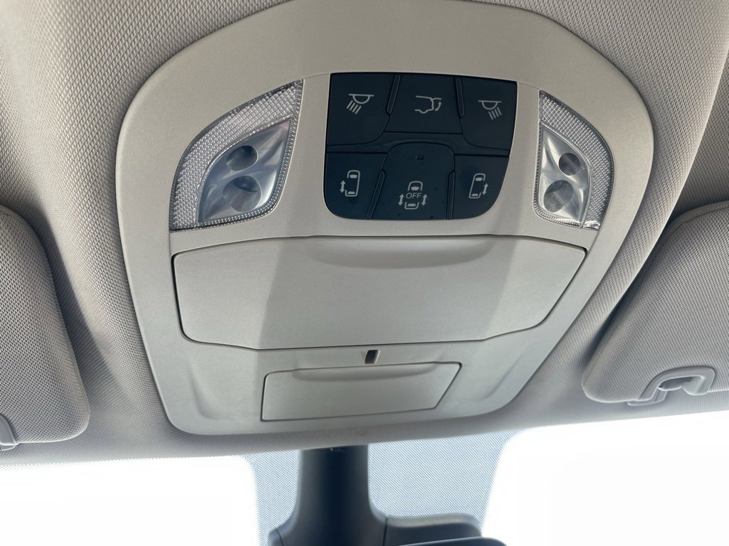 Used 2024 Chrysler Pacifica Select image 52