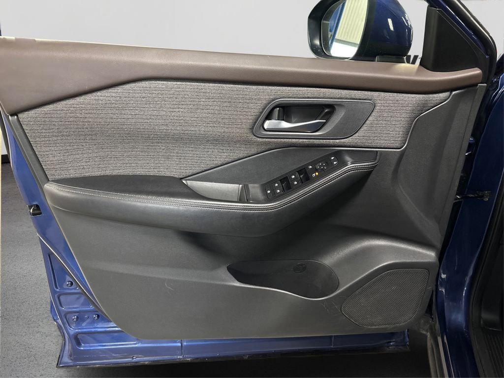 Certified 2023 Nissan Rogue SV image 22