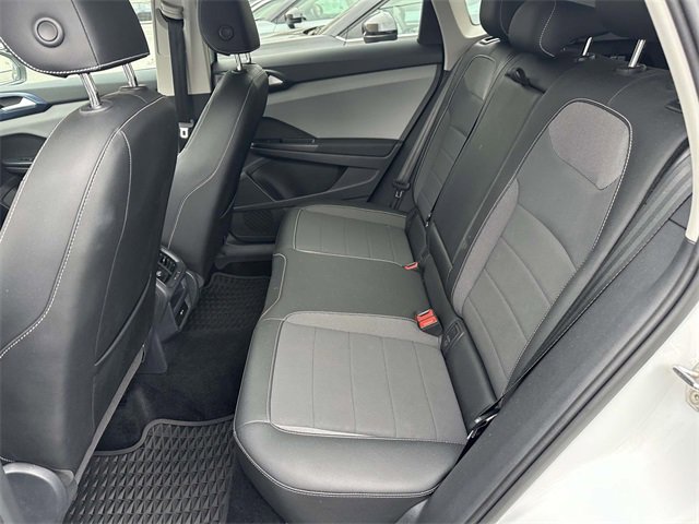 Certified 2022 Volkswagen Taos SE w/ Panoramic Sunroof Package image 17