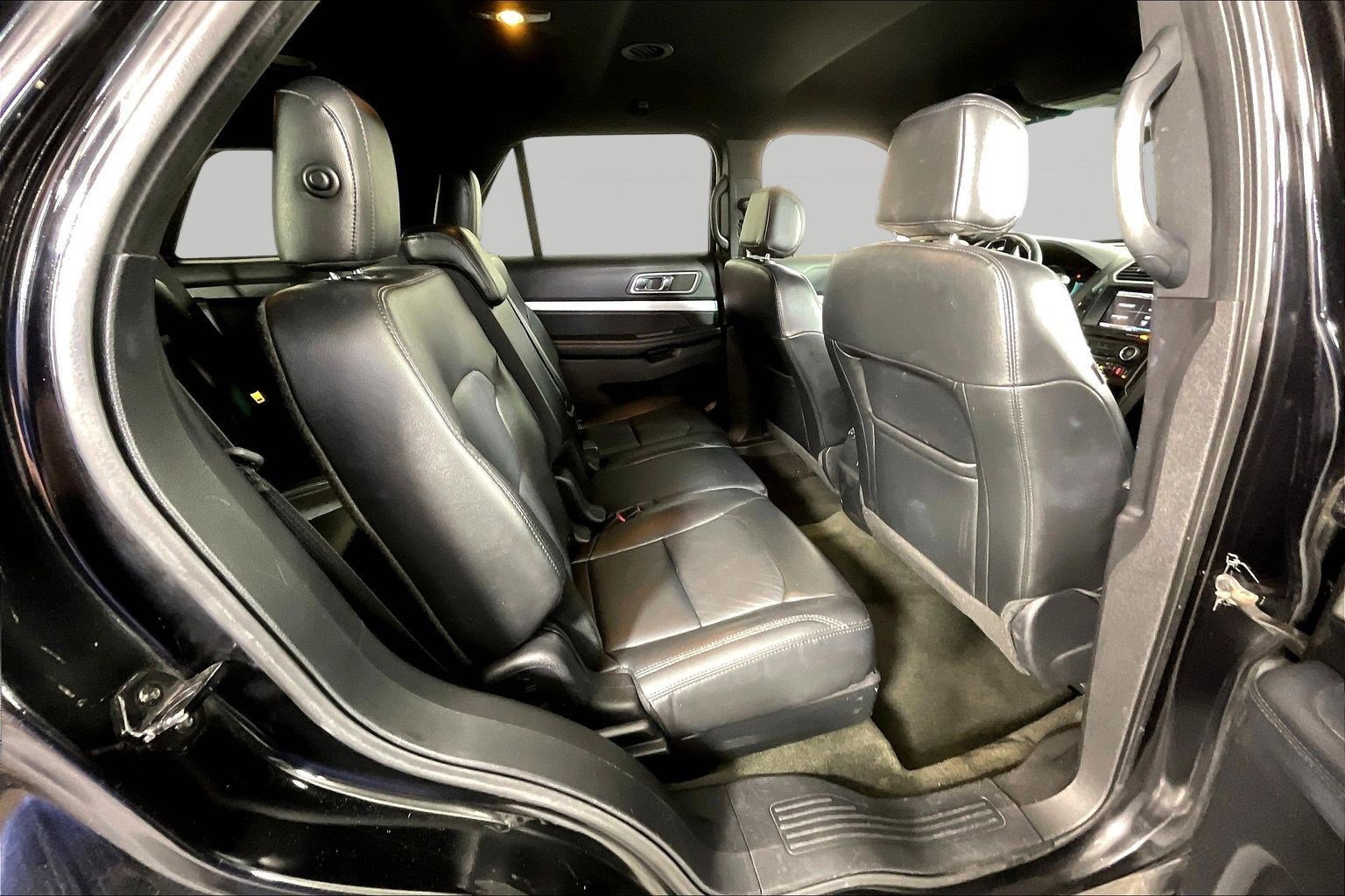 Used 2016 Ford Explorer XLT w/ Equipment Group 202A image 25