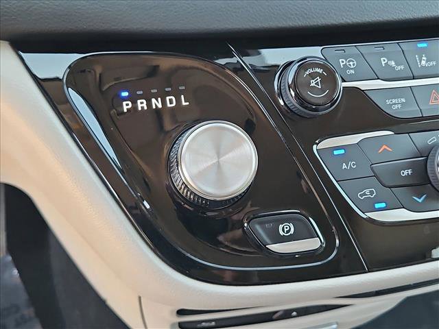 Used 2017 Chrysler Pacifica Touring-L Plus image 12