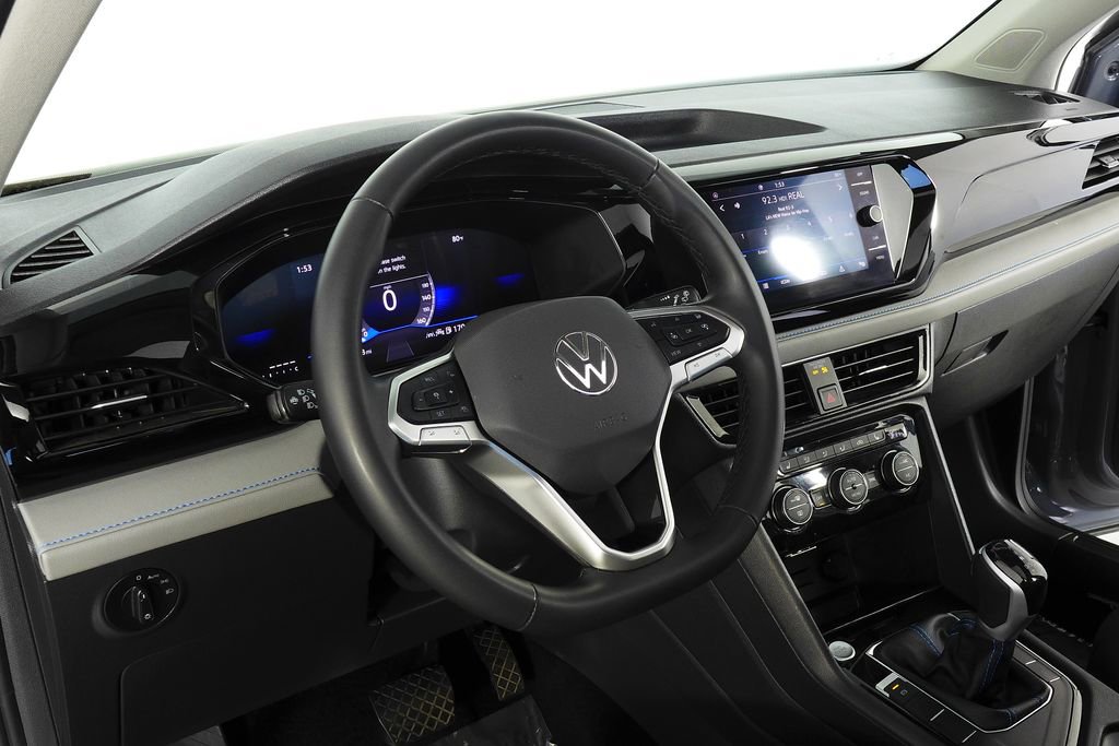 Used 2024 Volkswagen Taos SE image 31