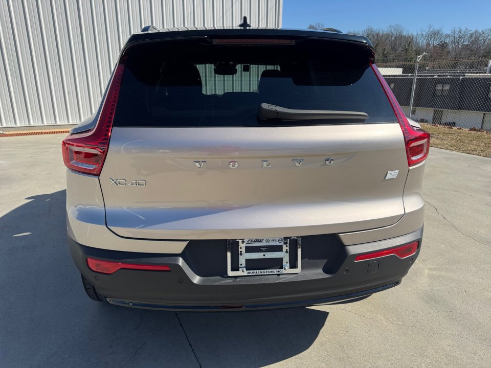 New 2024 Volvo XC40 Recharge Core w/ Protection Package Premier image 14