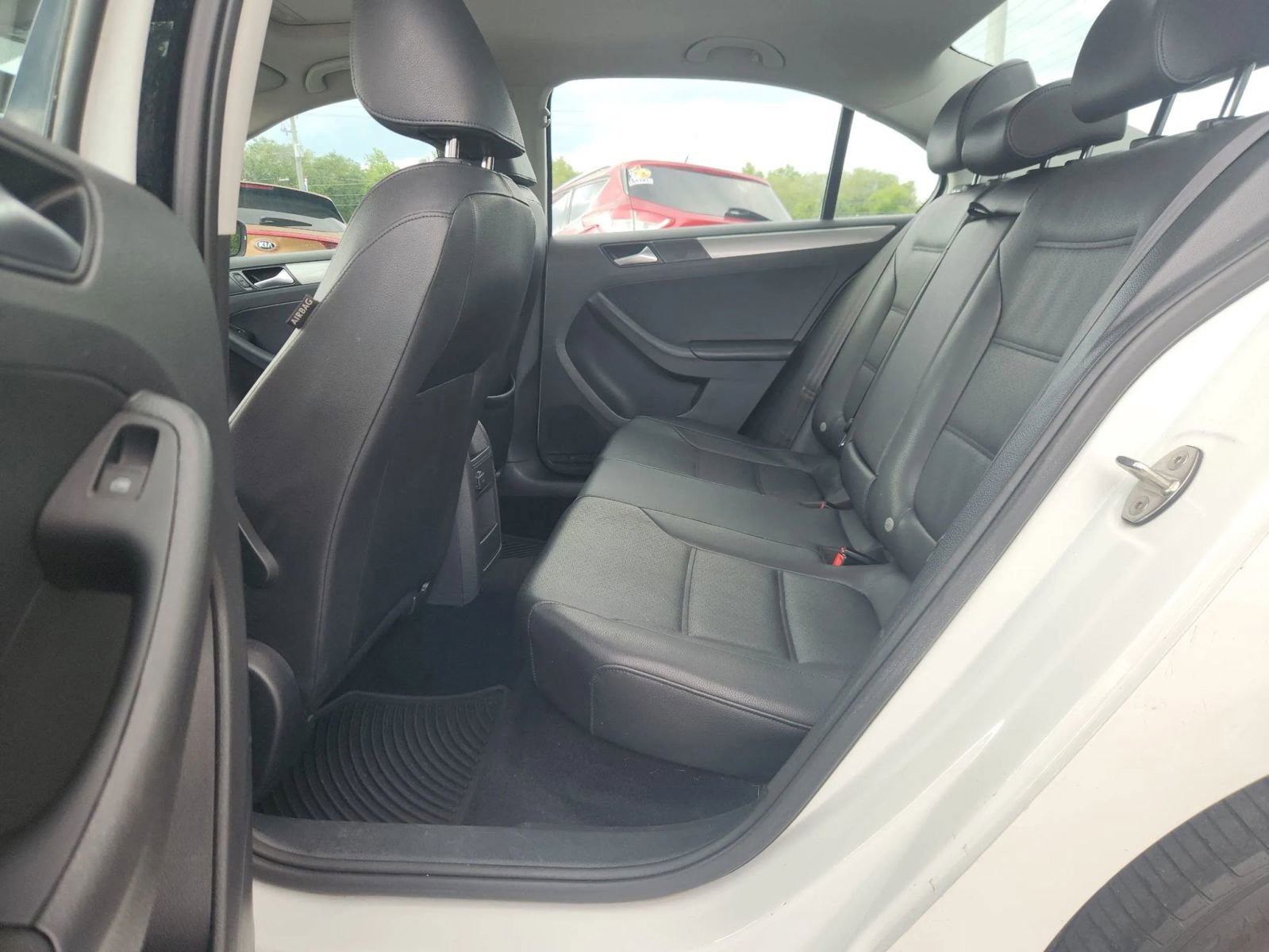 Used 2017 Volkswagen Jetta SE FWD image 10