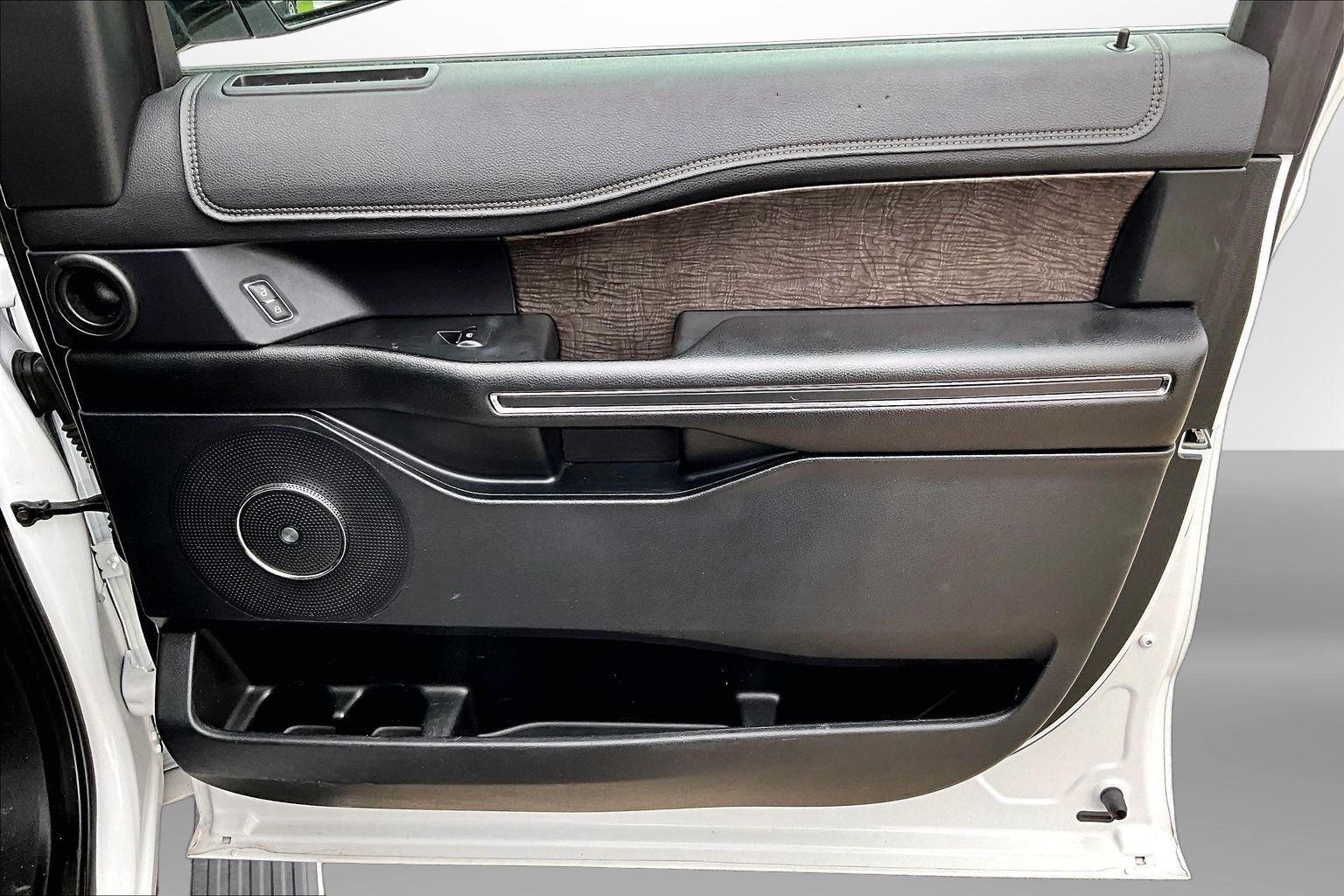 Used 2019 Ford Expedition Max Limited RWD image 27