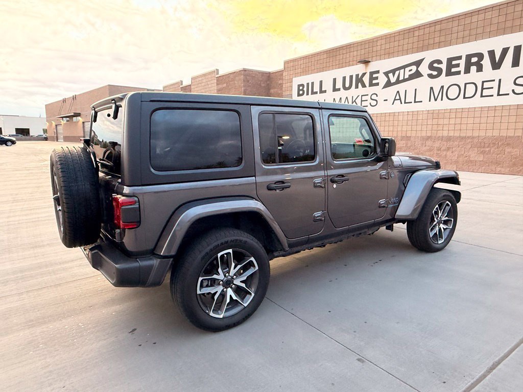 Used 2024 Jeep Wrangler Unlimited w/ Convenience Group AWD/4WD image 8