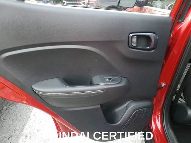 Certified 2025 Hyundai Venue Limited FWD image 27
