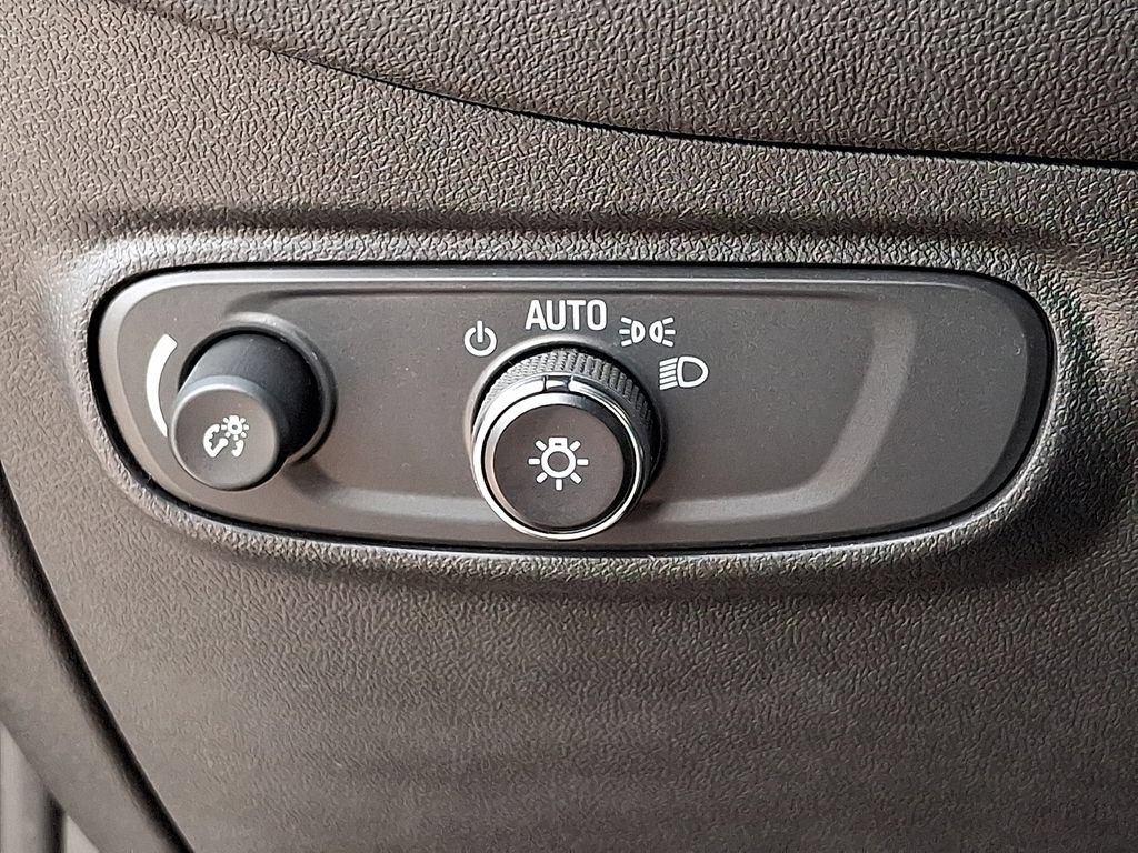 Used 2023 Chevrolet Equinox LT FWD image 25