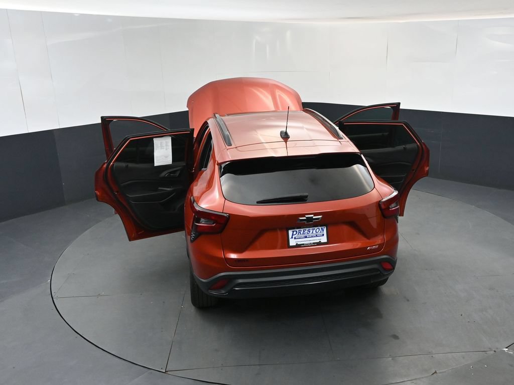 Used 2024 Chevrolet Trax RS w/ Sunroof Package FWD image 18