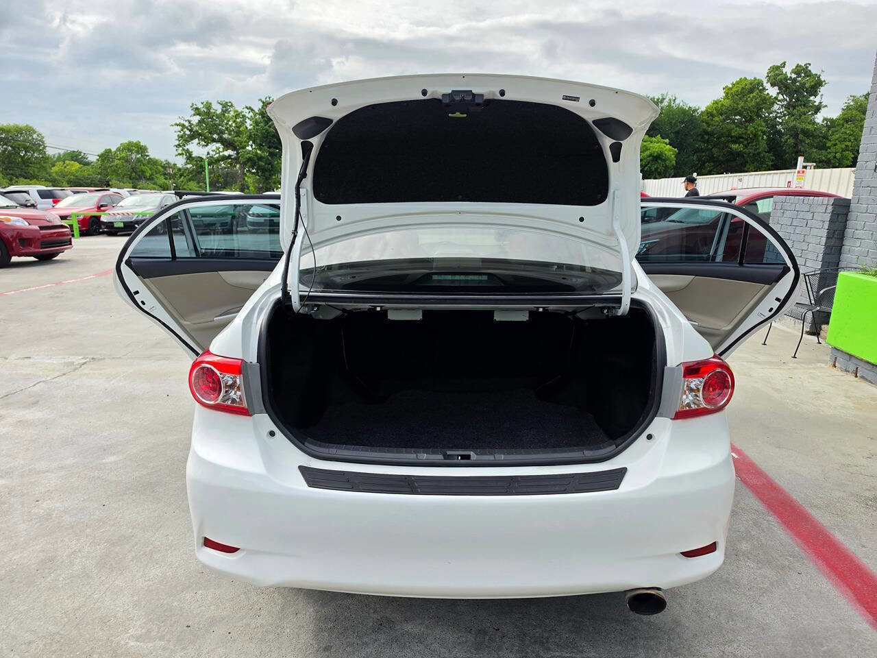 Used 2011 Toyota Corolla LE FWD image 26