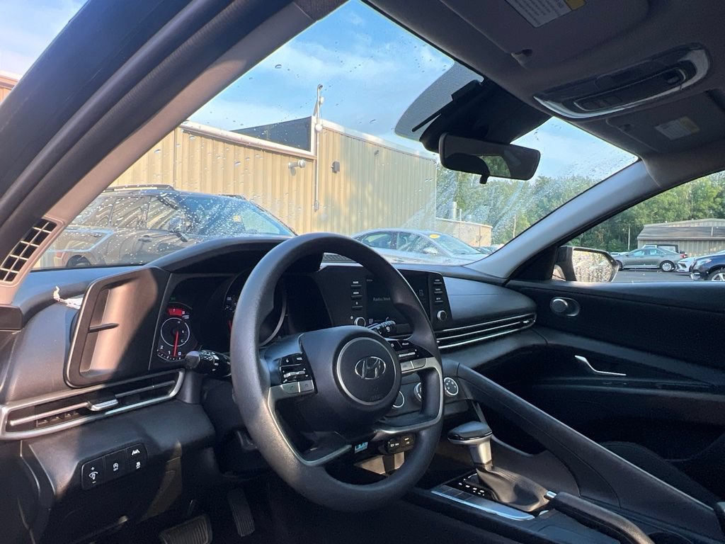 Used 2023 Hyundai Elantra SE FWD image 8