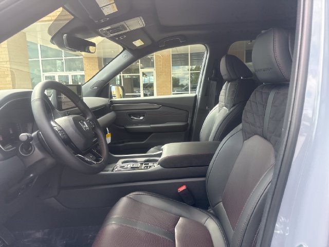 New 2026 Honda Pilot Black Edition image 9