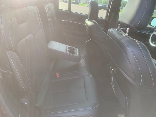 Used 2025 Jeep Grand Cherokee Limited w/ Luxury Tech Group II image 29