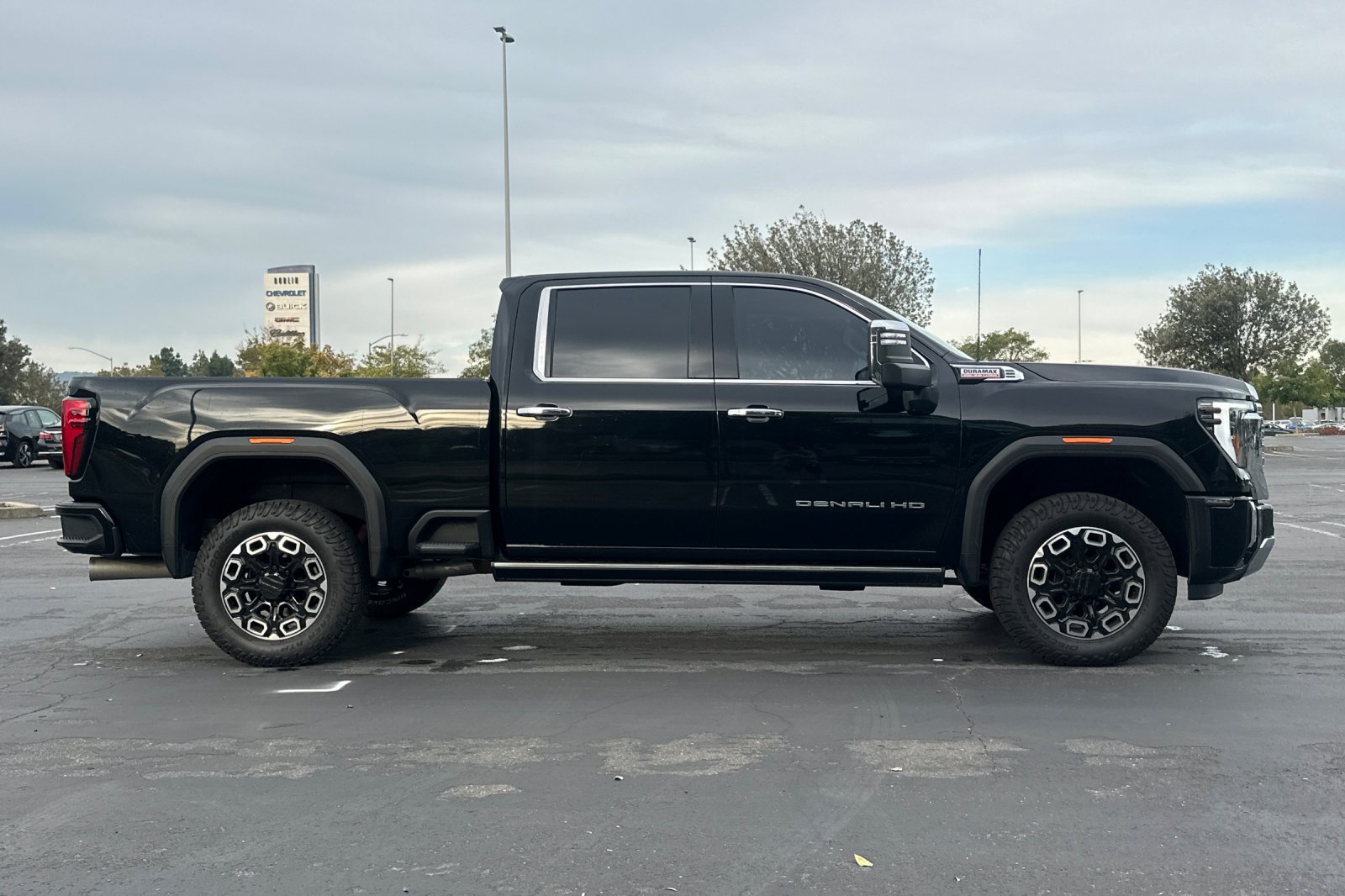 Used 2024 GMC Sierra 2500 Denali w/ Denali Reserve Package AWD/4WD image 3