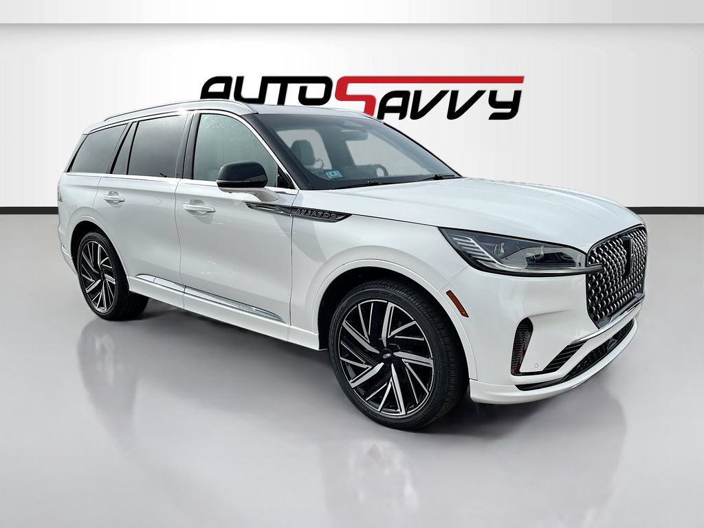 Used 2025 Lincoln Aviator Black Label AWD/4WD image 1