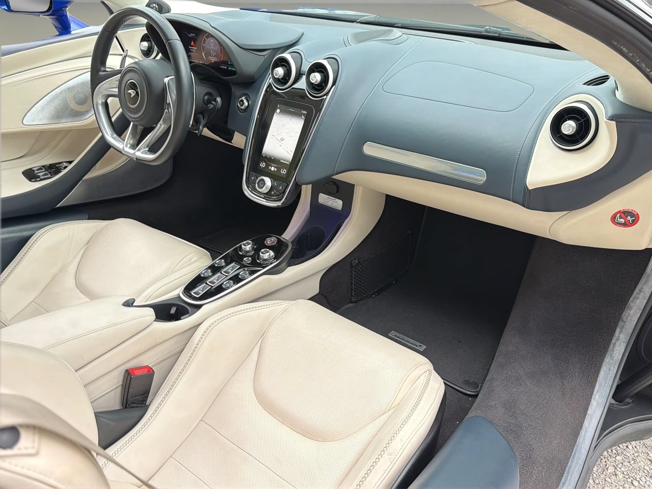 Used 2023 McLaren GT RWD image 15