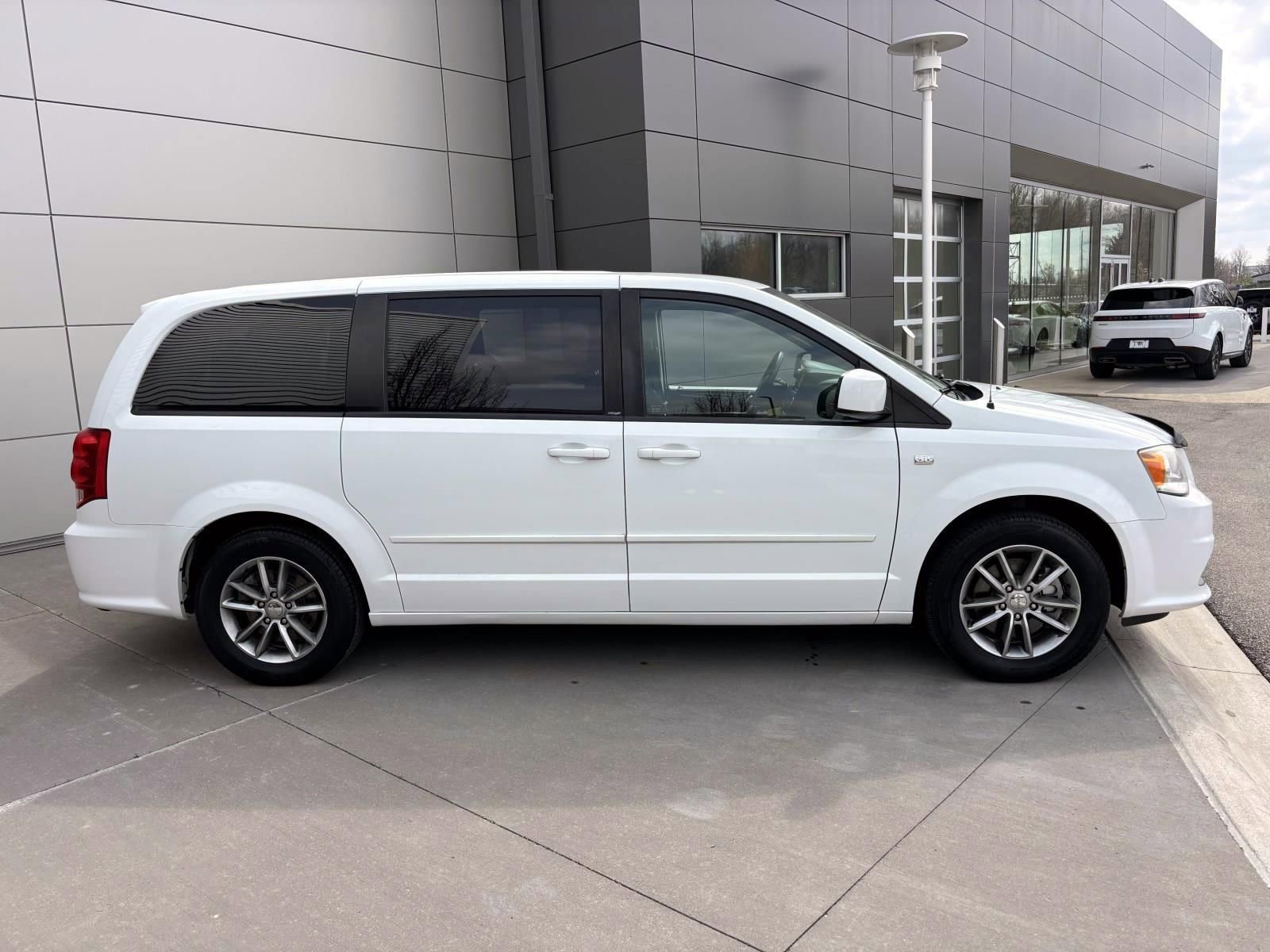 Used 2014 Dodge Grand Caravan SE FWD image 4