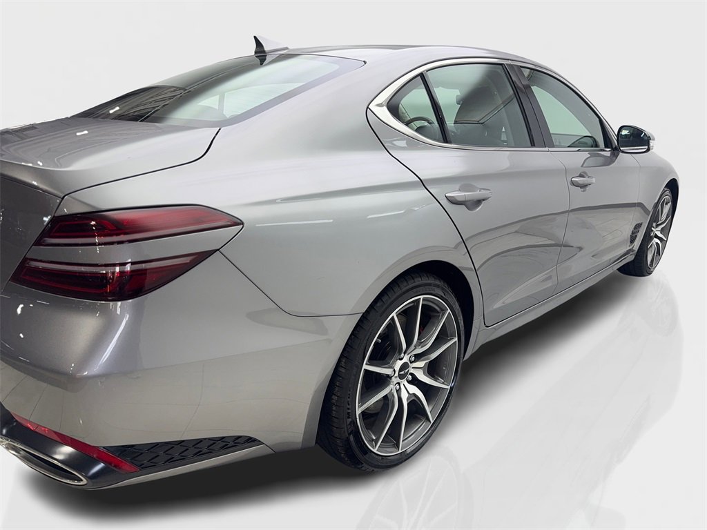 Used 2025 Genesis G70 2.5T image 13