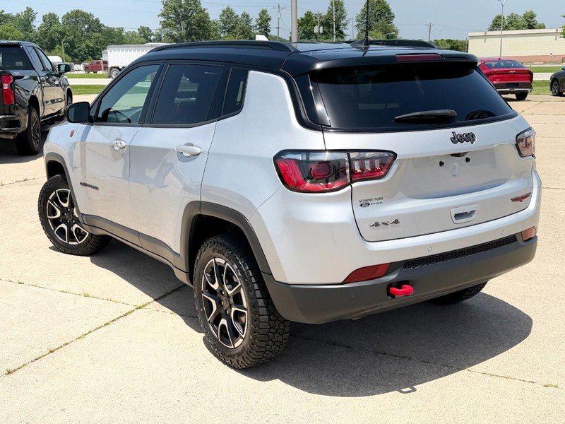 Used 2025 Jeep Compass Trailhawk AWD/4WD image 5