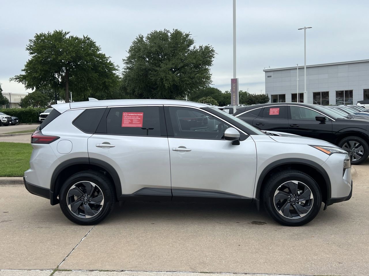 Certified 2025 Nissan Rogue SV FWD image 3
